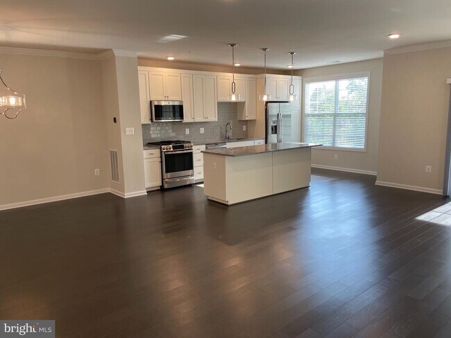 Building Photo - 23275 Milltown Knoll Square