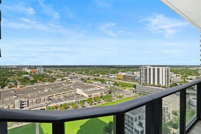 Building Photo - 121 NE 34th St