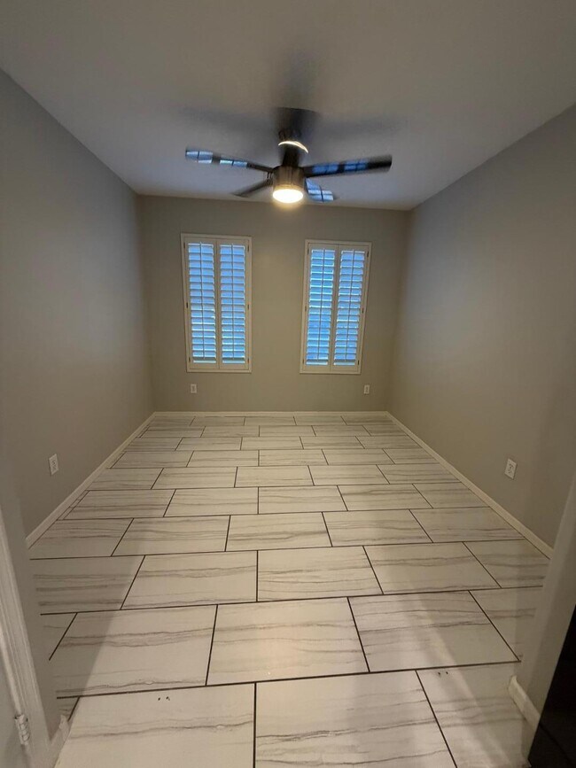 Building Photo - 1945 E Aloe Pl