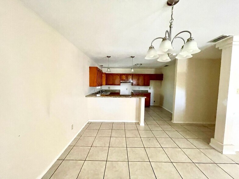 Building Photo - 231 Malaga Dr