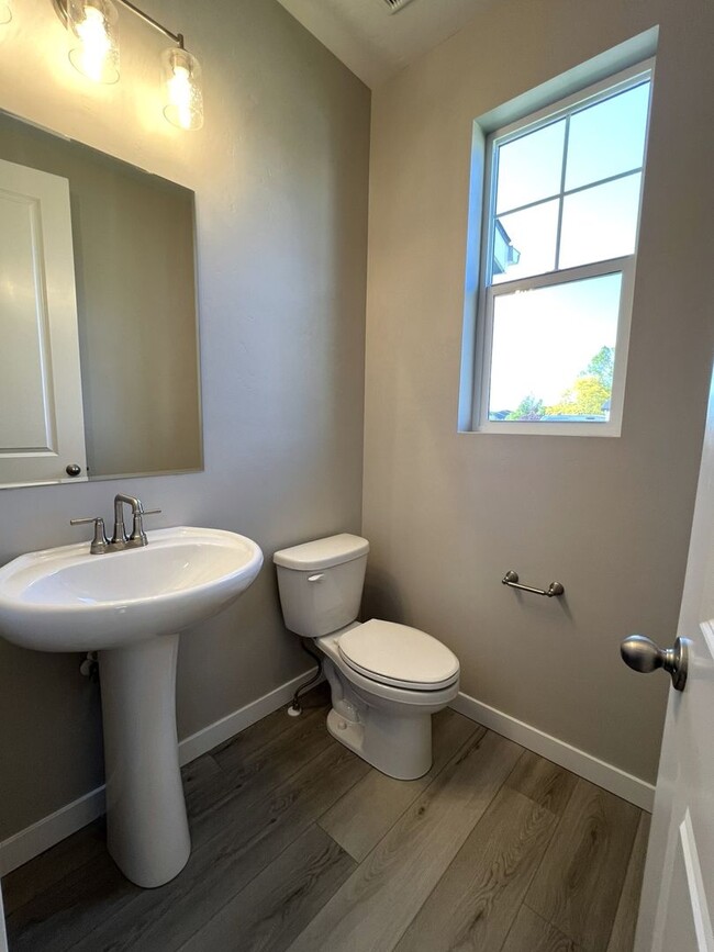 Building Photo - Brand new 3 bed 2.5 bath townhome in Stars...