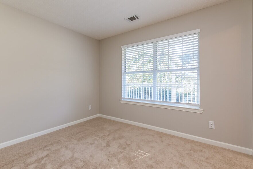 Building Photo - 2790 Meridian Dr