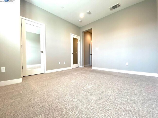 Building Photo - 1443 Oak Alley