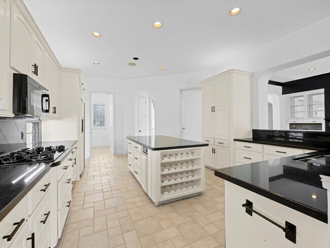 Building Photo - 15318 Beecham Dr