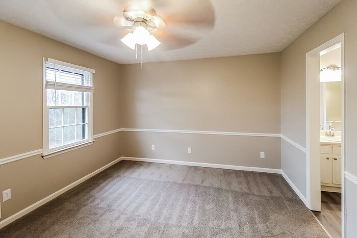 Building Photo - 4861 Hull Rd SE