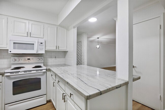 Building Photo - 857 Wax Myrtle Ln