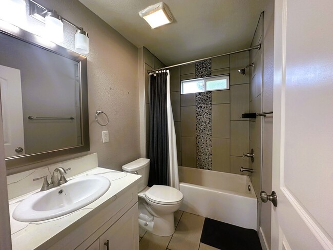 Building Photo - Beautiful 2-Bedroom Home with Large Backyard