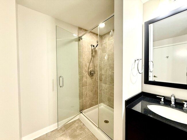 Building Photo - 505 N McClurg Ct
