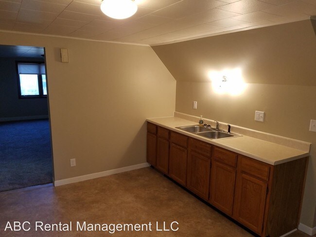 Building Photo - 321 6th Ave