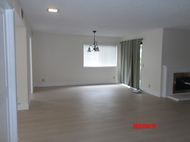 Building Photo - 8505 Grenache Ct