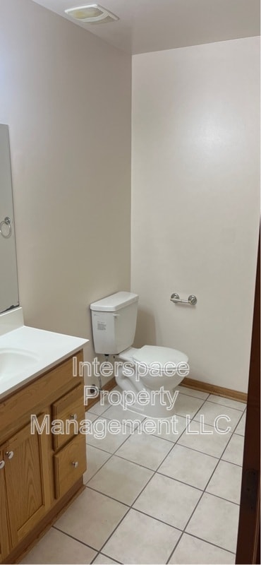 Building Photo - 1345 Rock Run Dr