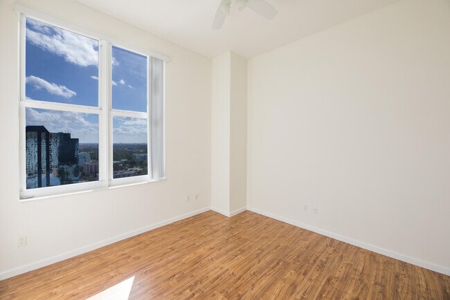 Building Photo - 511 SE 5 Ave