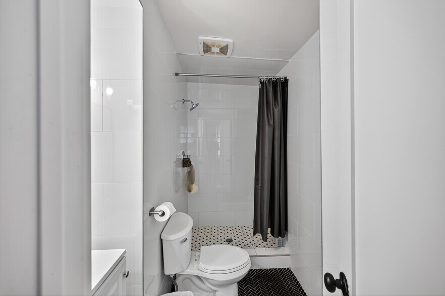 Building Photo - 1112 Garnett Pl