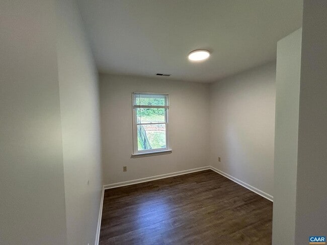 Building Photo - 943 Rives St