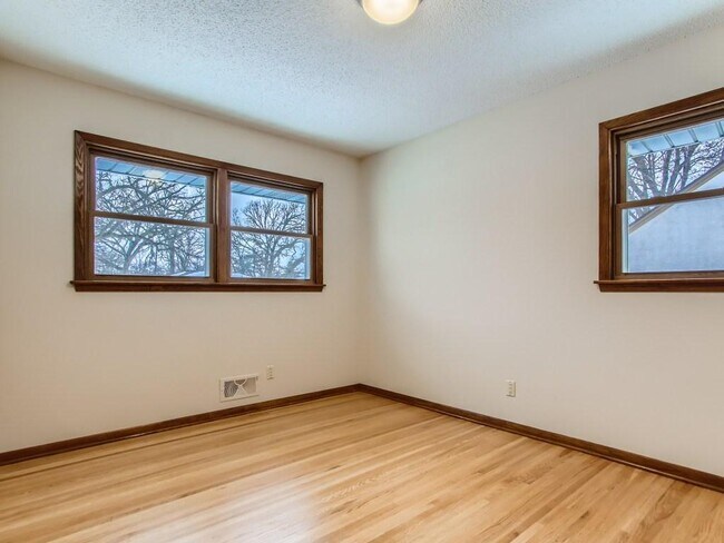 Building Photo - 12625 Monterey Ave S