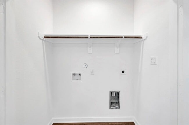 Building Photo - 32455 Sunbeam Dr