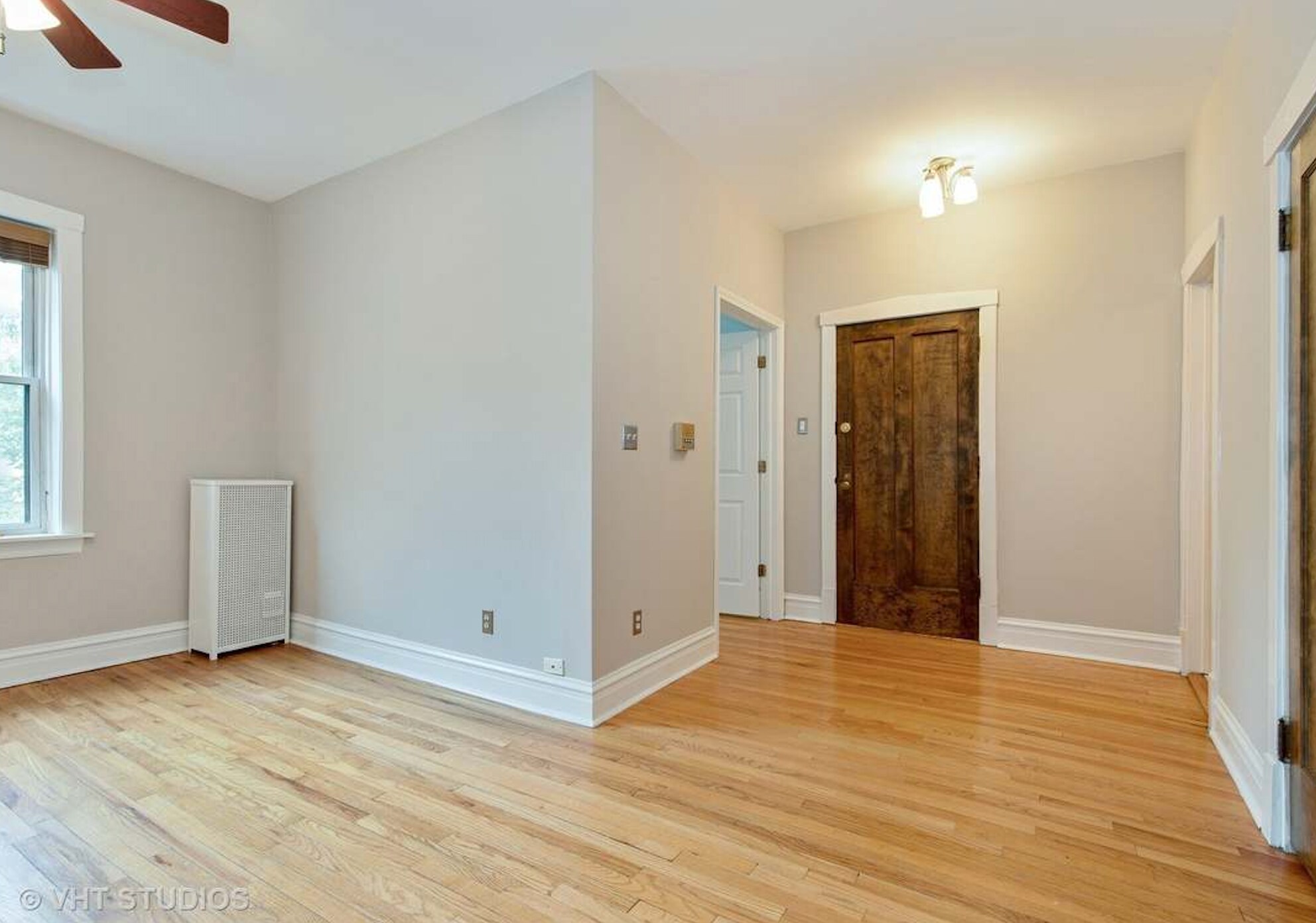 Building Photo - 1319 W Addison St