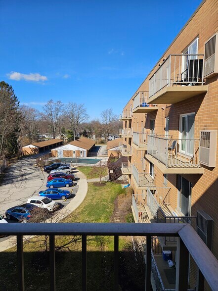 Building Photo - 3675 Clague Rd