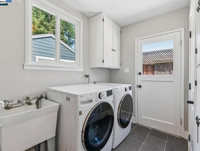 Building Photo - 161 Maiden Ln