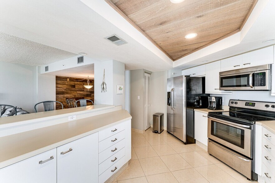 Building Photo - 3855 S Atlantic Ave