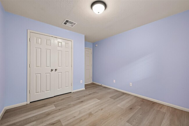 Building Photo - 28207 Chalet Park Dr