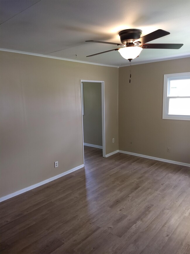 Building Photo - 1944 Elm St