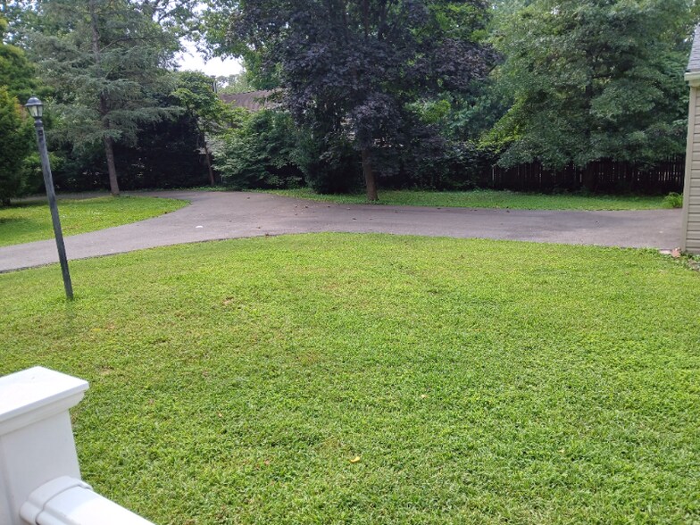 Building Photo - 204 Southwood Rd