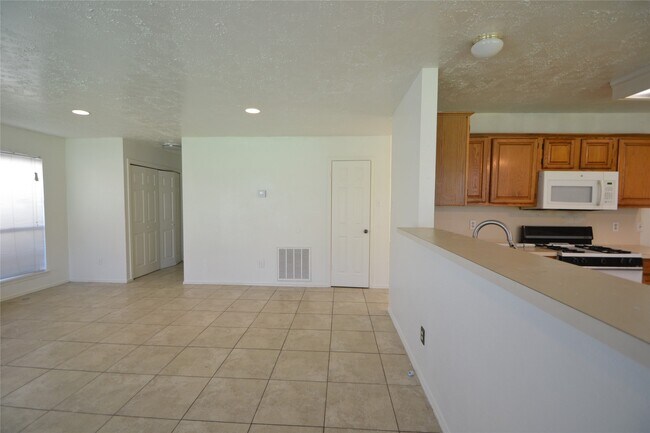 Building Photo - 12410 Meadow Briar Dr