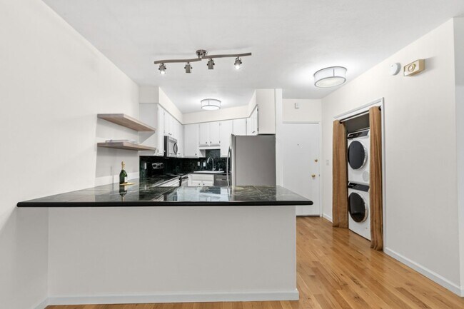 Building Photo - 1Bd/1Ba Edmonds Condo