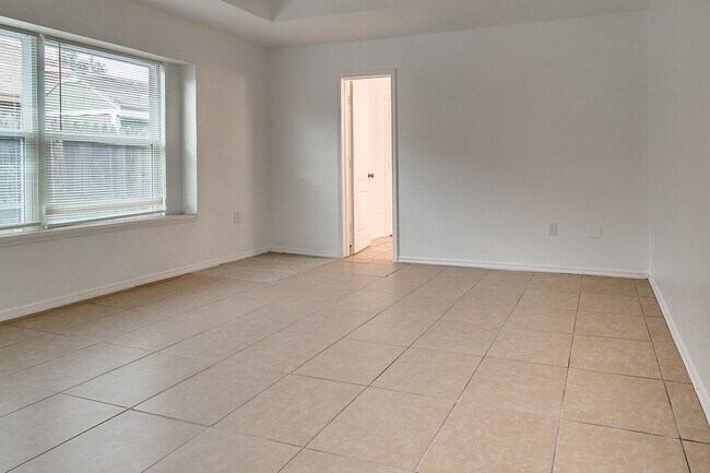 Building Photo - Great Freshly updated 3 bed 2 bath!