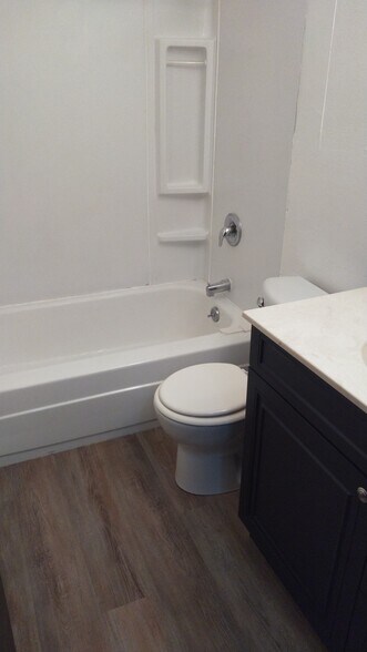 Building Photo - 414 10th Ave S