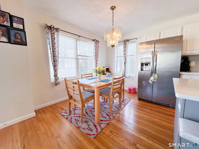 Building Photo - Welcome to 61 Laurel Ave, a beautifully updated 3 bedroom, 2.5 bathroom home