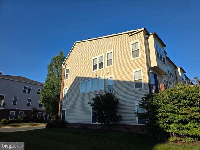 Building Photo - 42259 Riggins Ridge Terrace