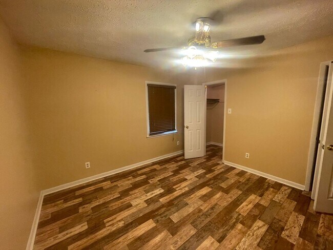 Building Photo - 917 Johnson St