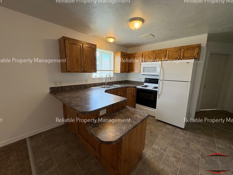 Building Photo - 1430 Cambridge Dr