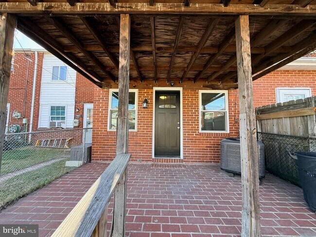 Building Photo - 2021 Kelmore Rd