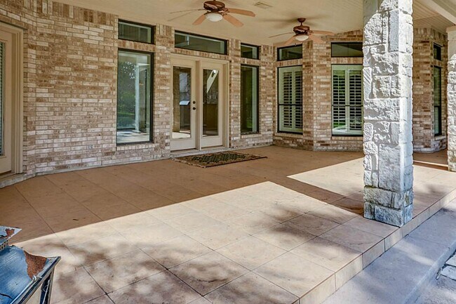 Building Photo - 58 Lake Rd