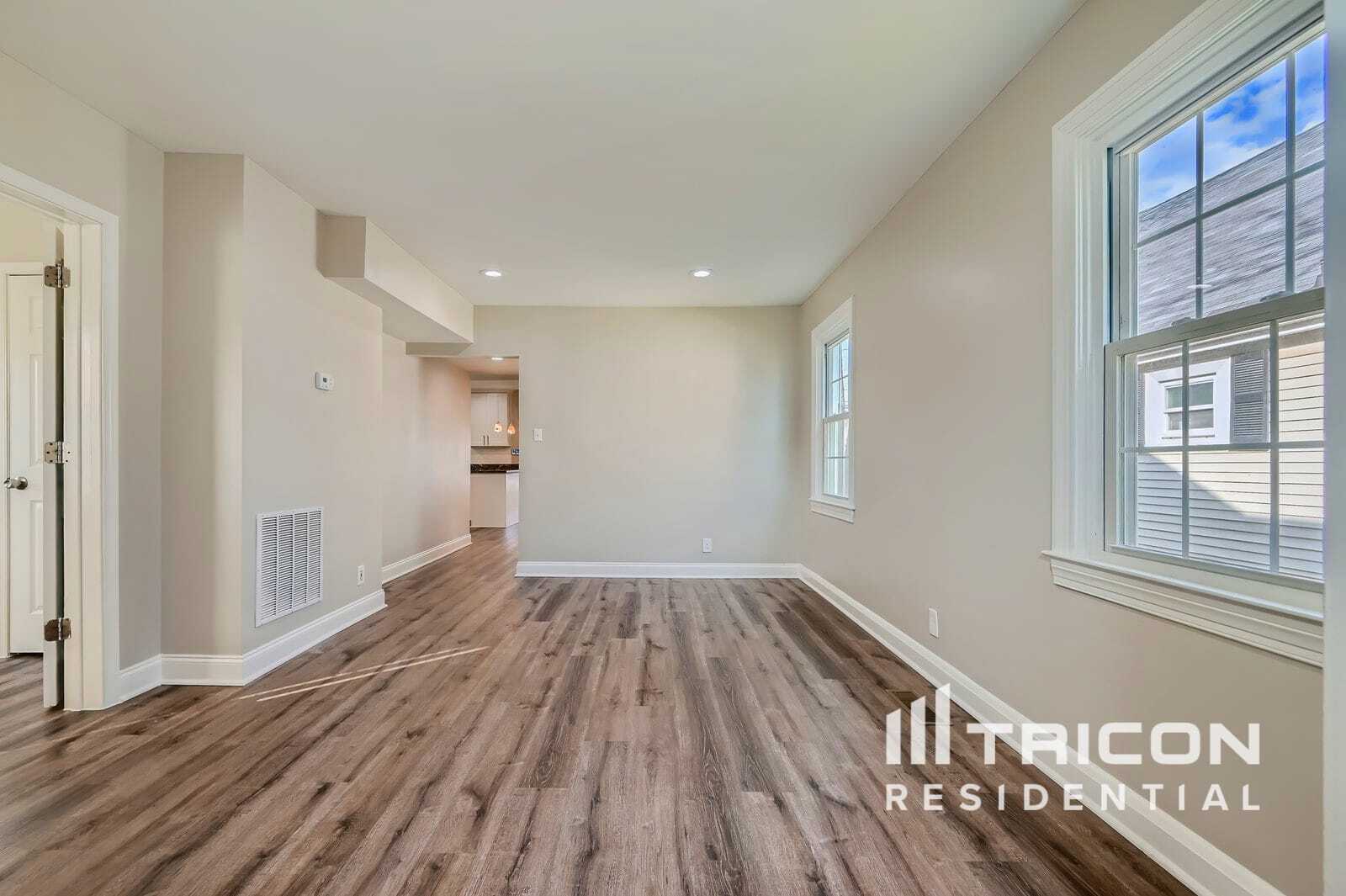 Building Photo - 7404 Park Dr