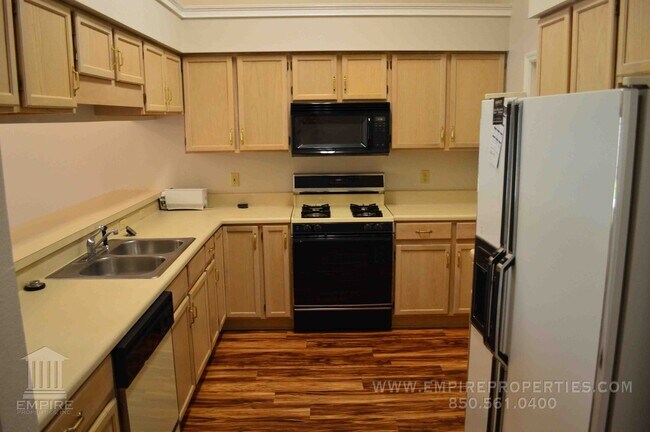 Building Photo - Beautiful townhome nestled in Killearn Acres