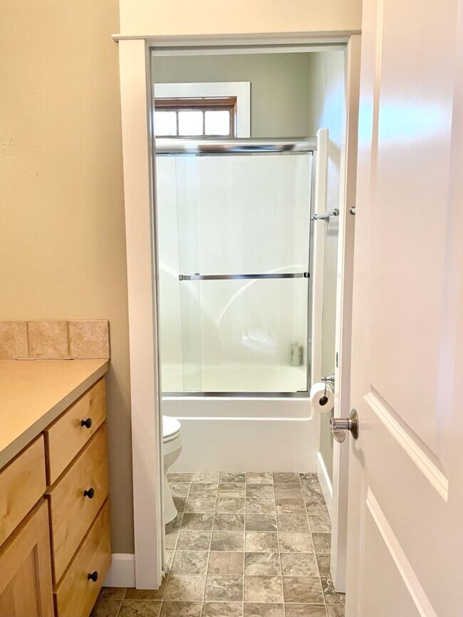 Building Photo - 535 NW Florida Ave