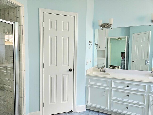 Building Photo - 20402 Sunny Shores Dr