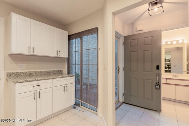 Building Photo - 1518 Spindrift Cir W