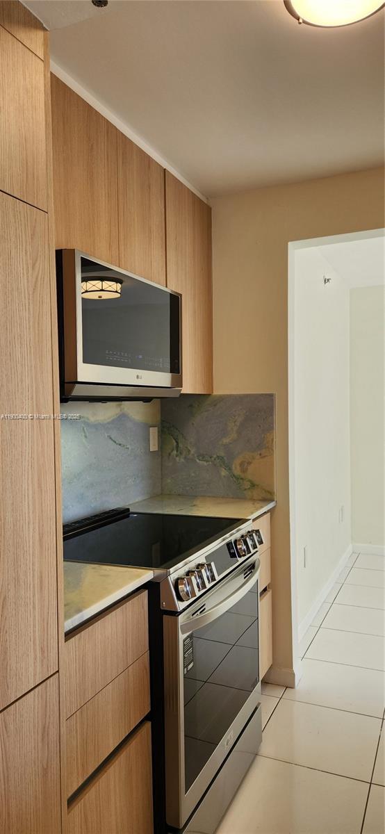 Building Photo - 7601 Dickens Ave