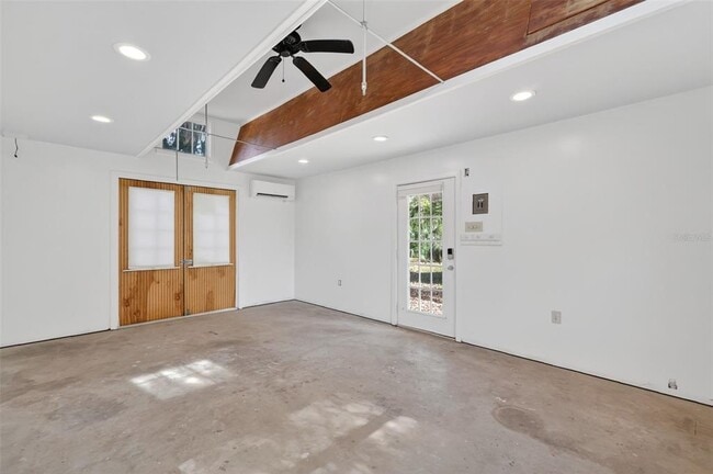 Building Photo - 423 E 10th Ave