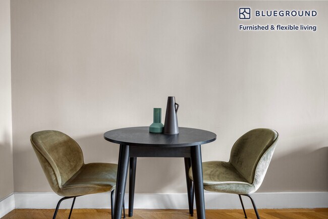 Building Photo - 160 E 88th St