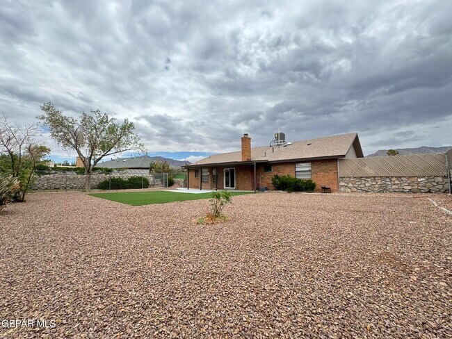 Building Photo - 701 Espolon Dr