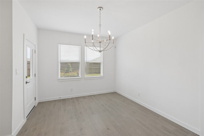 Building Photo - 693 Daniels Lk Ln