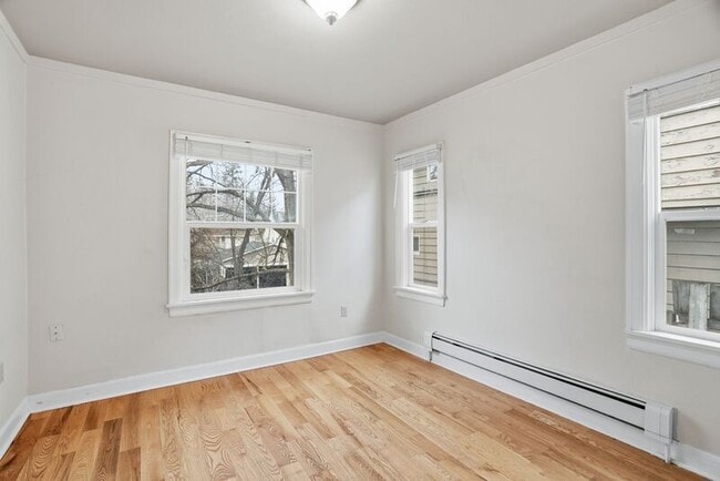 Building Photo - 508 E 19th Ave