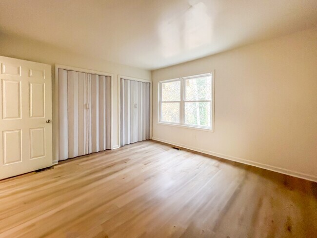 Building Photo - 32 Fox Hill Dr