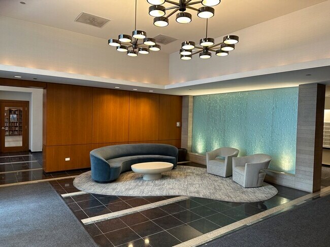 Building Photo - 420 E Waterside Dr